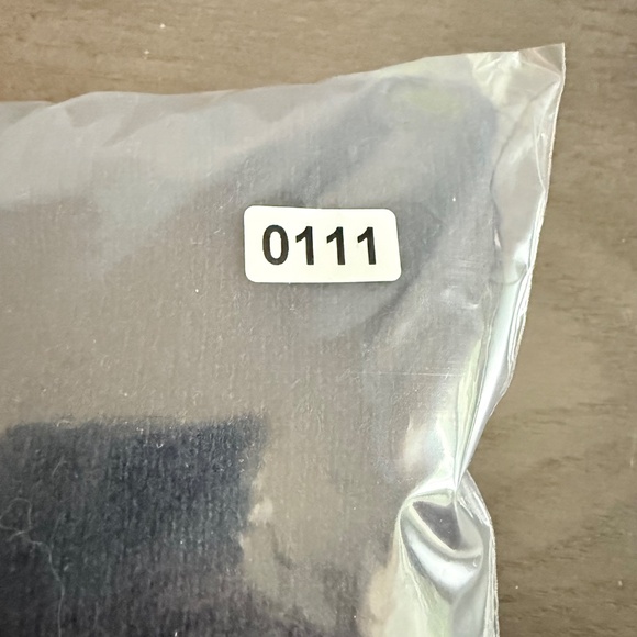 Saks Fifth Avenue Men’s 100% Cashmere V-Neck Pullover Sweater Size M - Picture 6 of 6